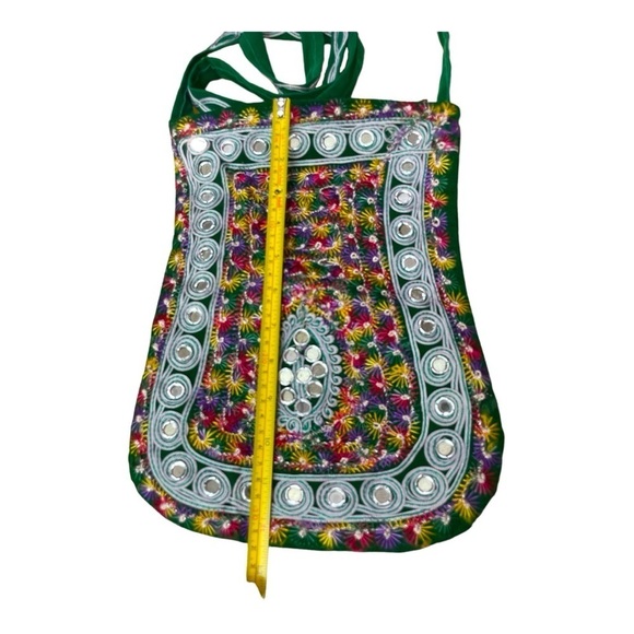 VELVET SEQUINED GREEN EMBROIDERED BAG WITH  ZIPPED CLOSURE - Picture 7 of 9